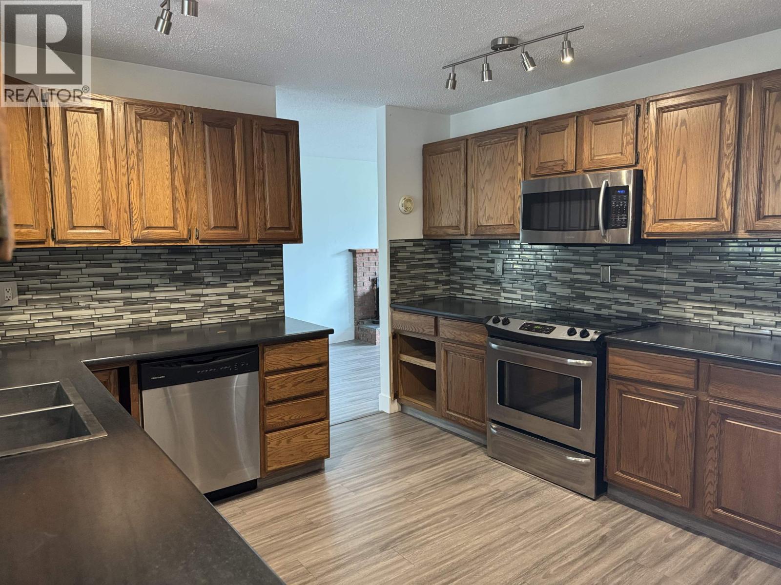 234 Centennial Drive, Mackenzie, British Columbia  V0J 2C0 - Photo 15 - R3060183