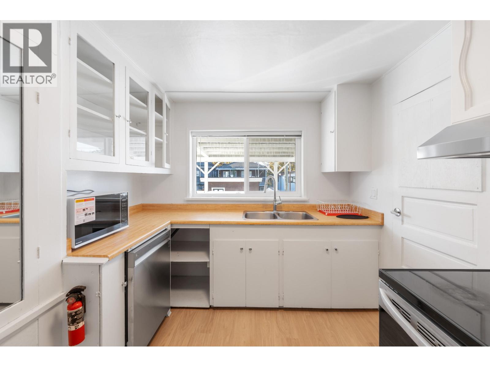5033 Ross Street, Vancouver, British Columbia  V5W 3K6 - Photo 5 - R3060462