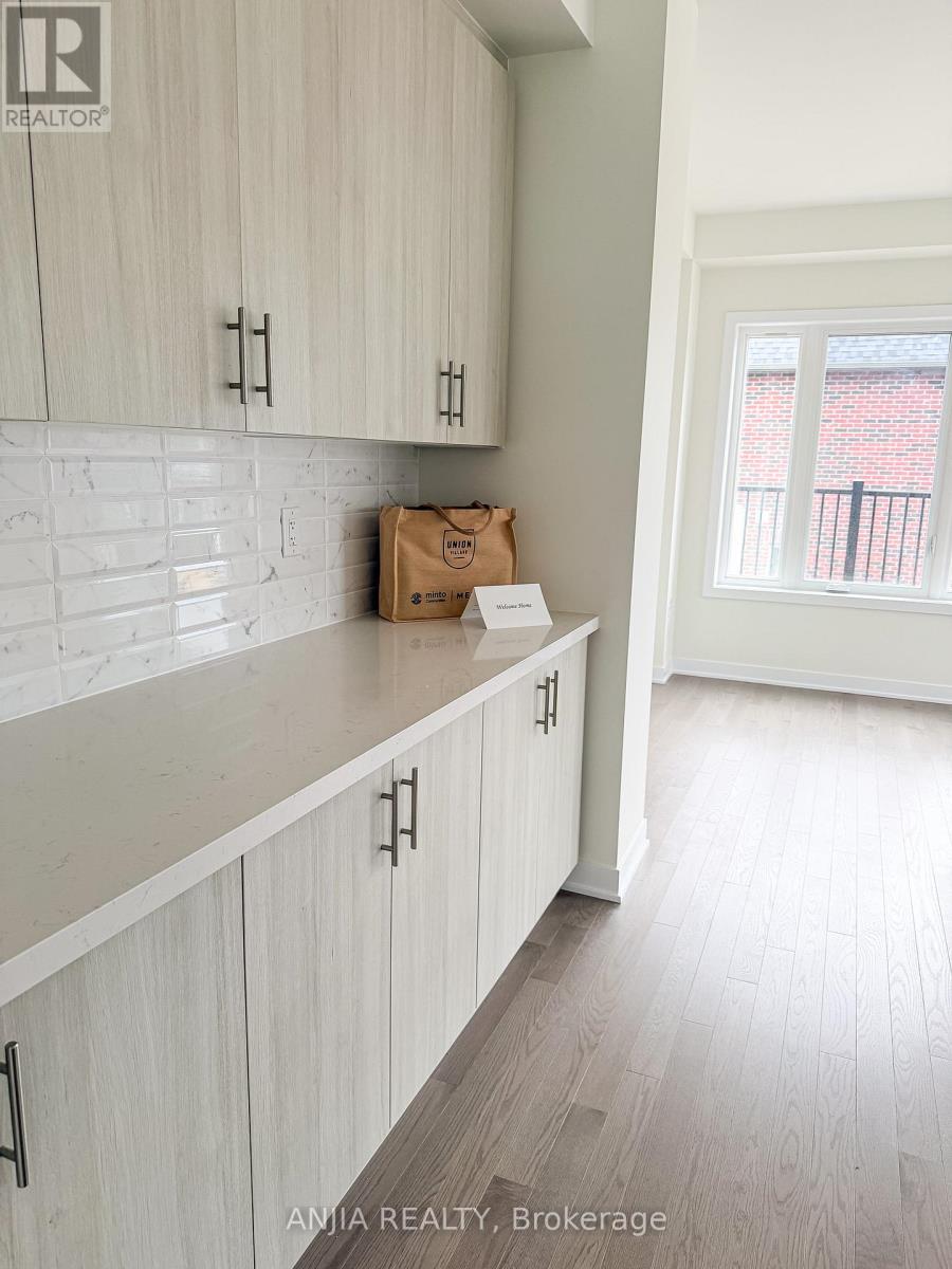 21 Harvey Bunker Crescent, Markham, Ontario  L6C 3K3 - Photo 19 - N12474612