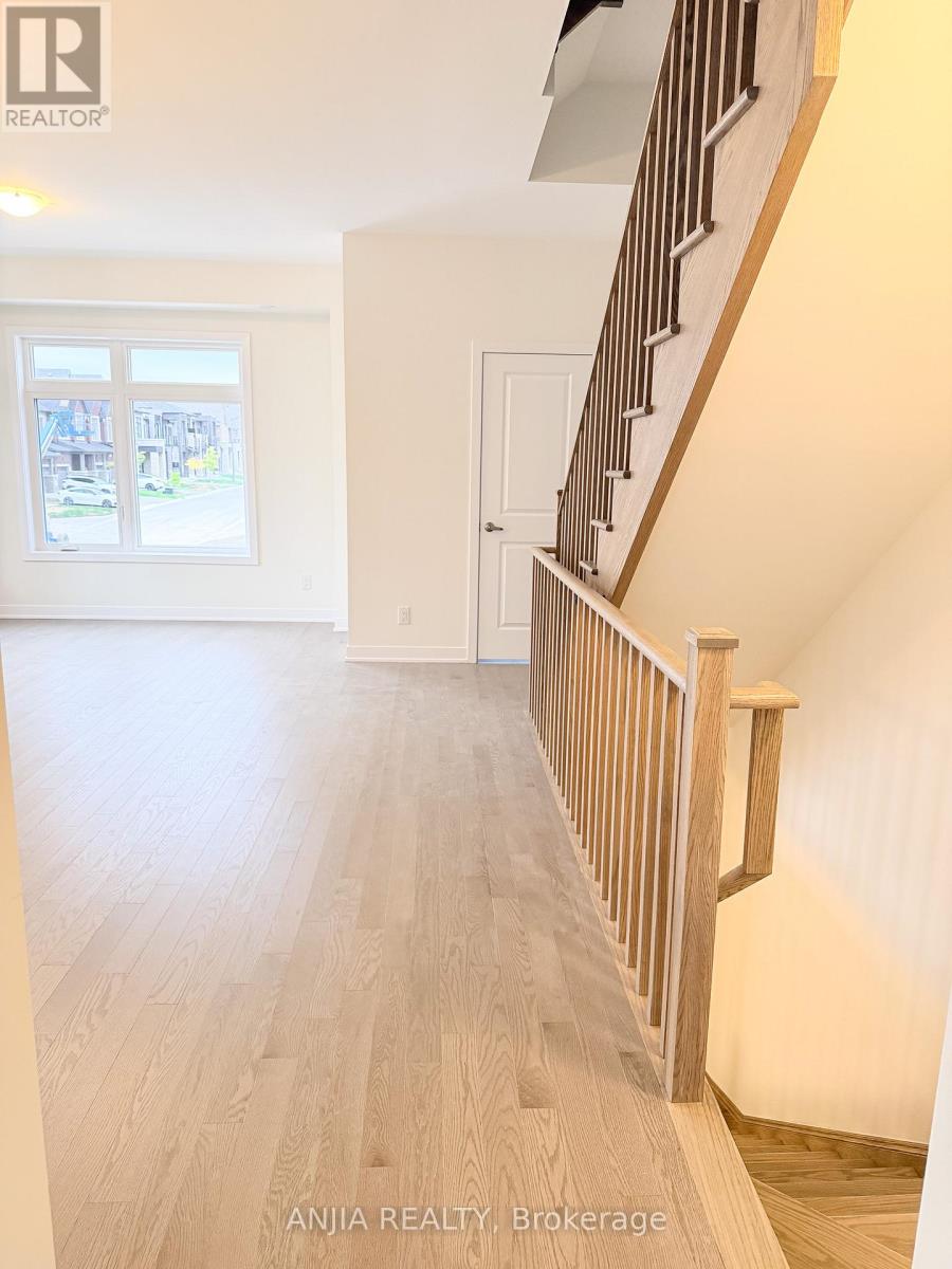 21 Harvey Bunker Crescent, Markham, Ontario  L6C 3K3 - Photo 7 - N12474612