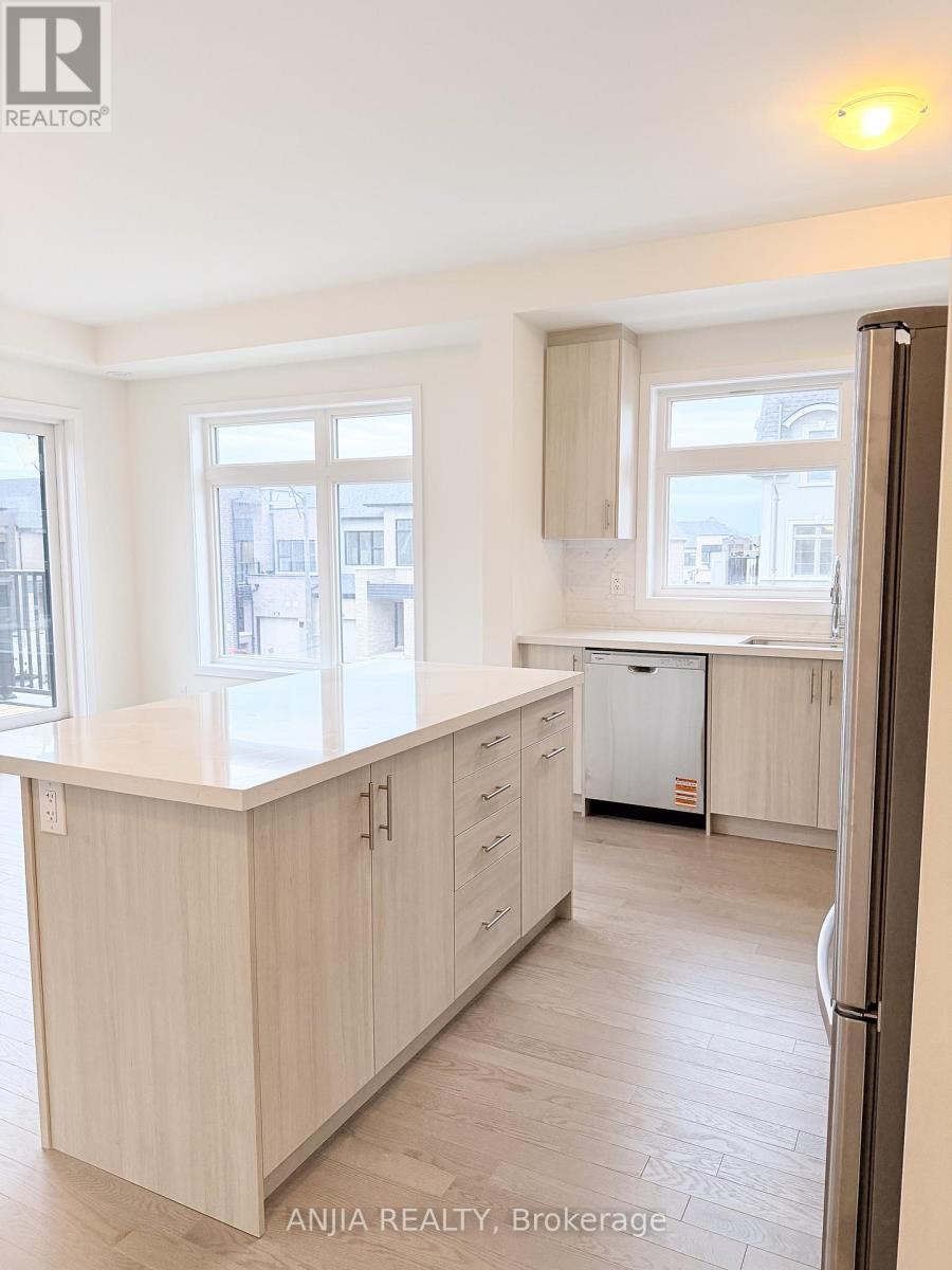 21 Harvey Bunker Crescent, Markham, Ontario  L6C 3K3 - Photo 8 - N12474612