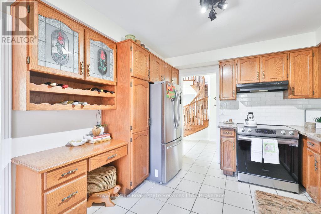 2411 Stoll Drive, Oakville, Ontario  L6J 7K9 - Photo 10 - W12474712