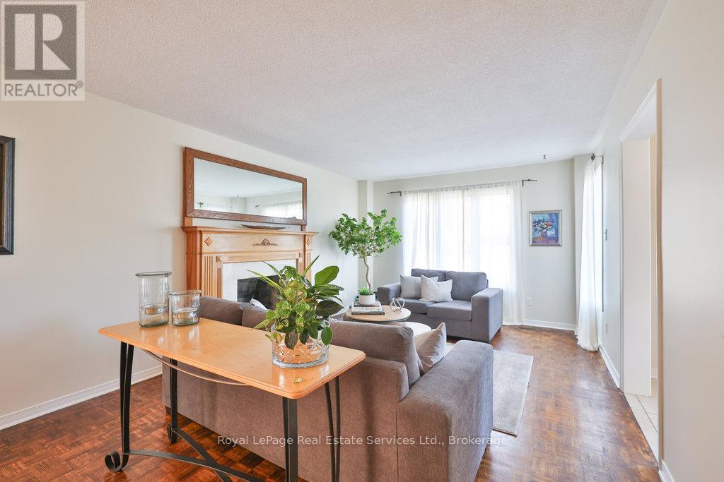 2411 Stoll Drive, Oakville, Ontario  L6J 7K9 - Photo 12 - W12474712