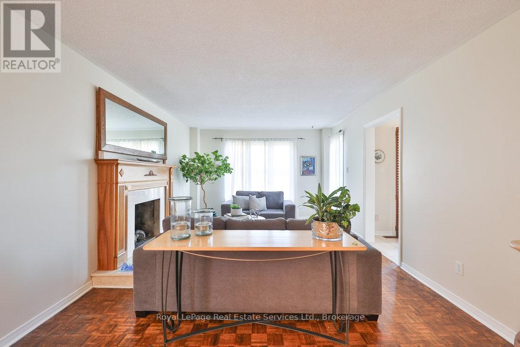 2411 Stoll Drive, Oakville, Ontario  L6J 7K9 - Photo 13 - W12474712
