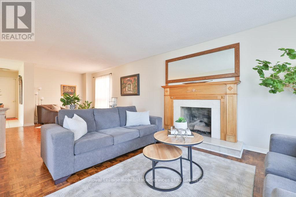 2411 Stoll Drive, Oakville, Ontario  L6J 7K9 - Photo 15 - W12474712
