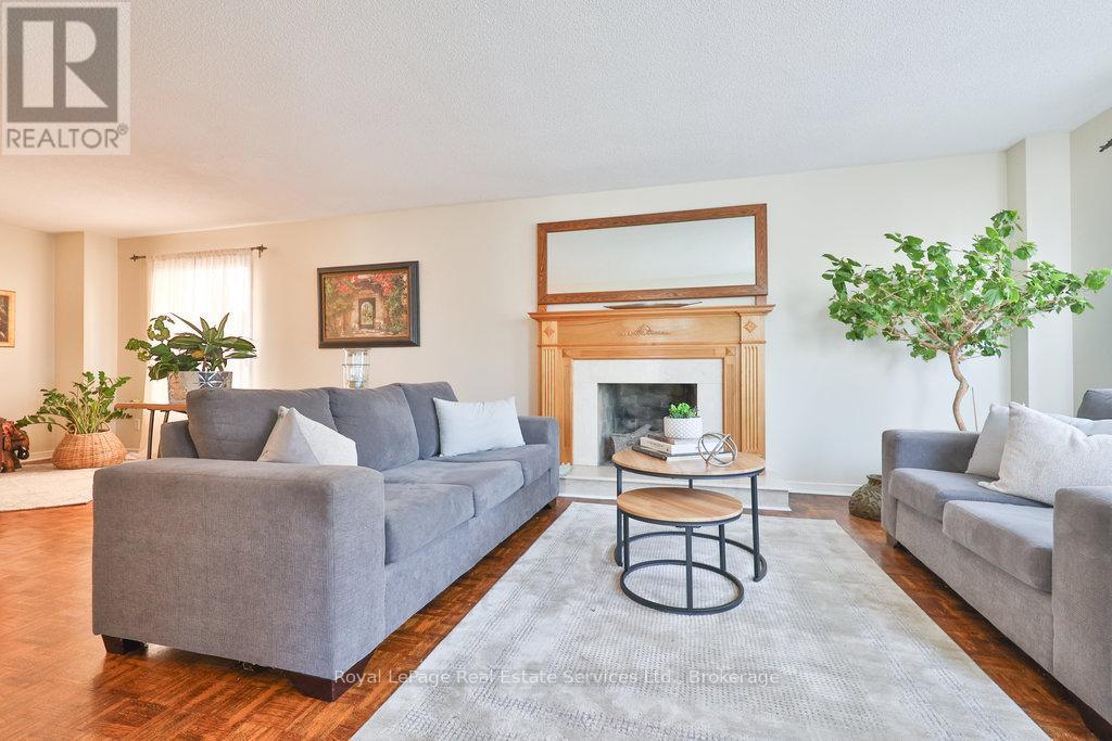 2411 Stoll Drive, Oakville, Ontario  L6J 7K9 - Photo 16 - W12474712