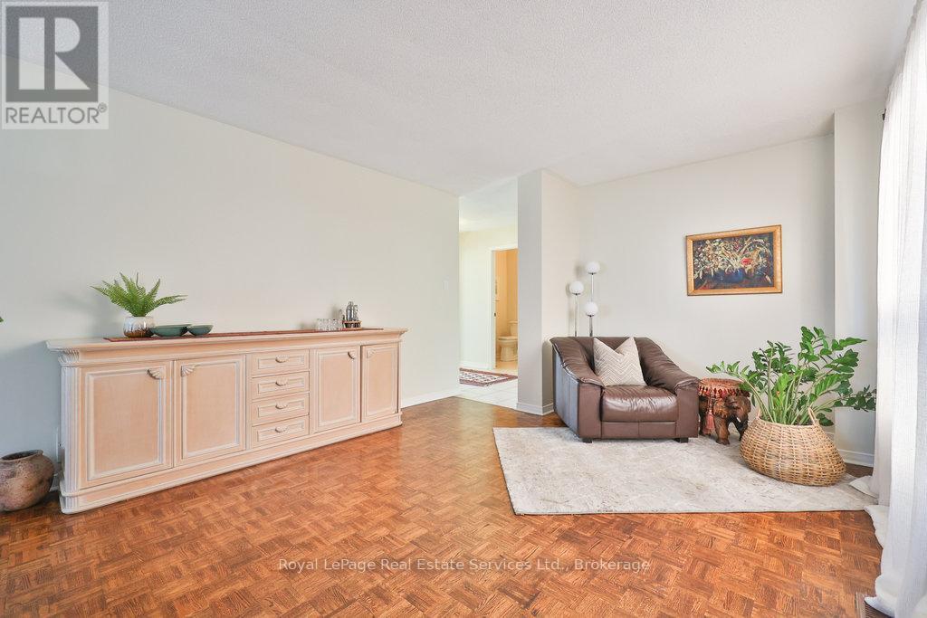 2411 Stoll Drive, Oakville, Ontario  L6J 7K9 - Photo 17 - W12474712
