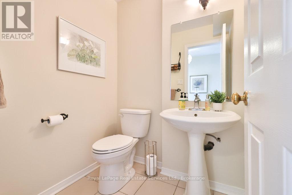 2411 Stoll Drive, Oakville, Ontario  L6J 7K9 - Photo 18 - W12474712