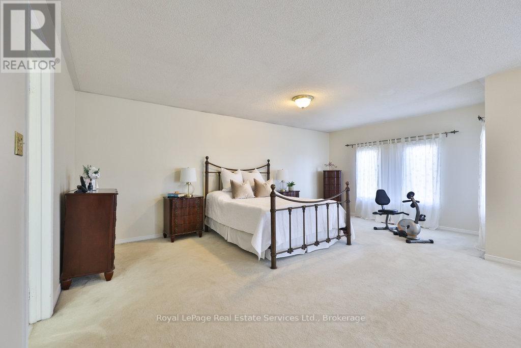 2411 Stoll Drive, Oakville, Ontario  L6J 7K9 - Photo 20 - W12474712