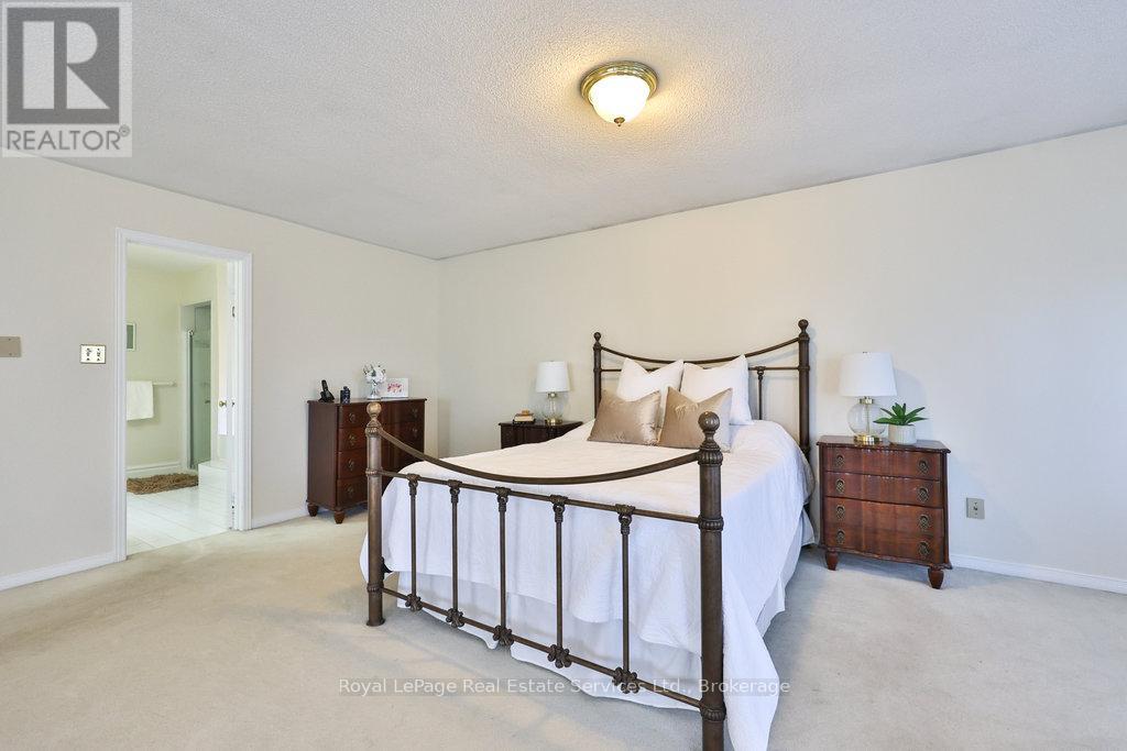 2411 Stoll Drive, Oakville, Ontario  L6J 7K9 - Photo 21 - W12474712