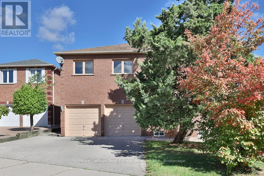2411 Stoll Drive, Oakville, Ontario  L6J 7K9 - Photo 3 - W12474712