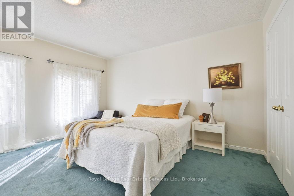 2411 Stoll Drive, Oakville, Ontario  L6J 7K9 - Photo 30 - W12474712