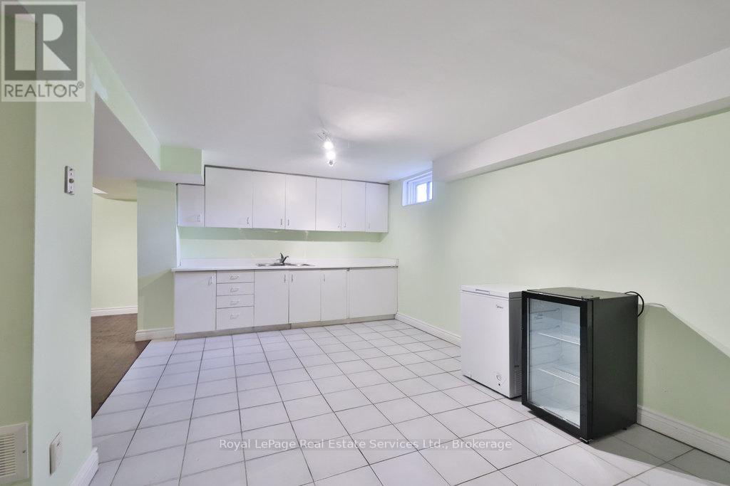 2411 Stoll Drive, Oakville, Ontario  L6J 7K9 - Photo 36 - W12474712