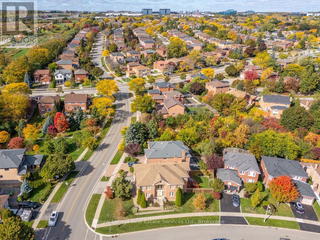 2411 Stoll Drive, Oakville, Ontario  L6J 7K9 - Photo 45 - W12474712