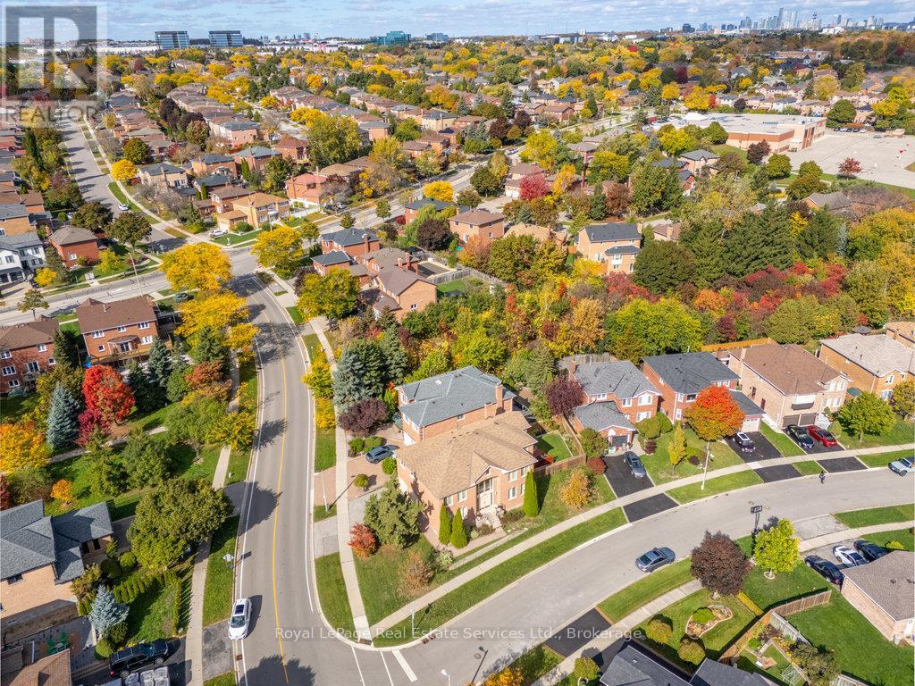 2411 Stoll Drive, Oakville, Ontario  L6J 7K9 - Photo 46 - W12474712