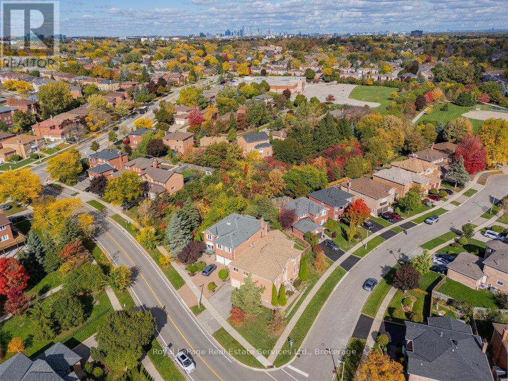 2411 Stoll Drive, Oakville, Ontario  L6J 7K9 - Photo 47 - W12474712