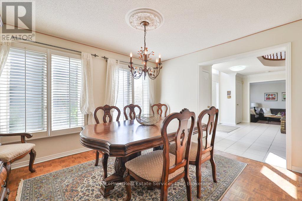 2411 Stoll Drive, Oakville, Ontario  L6J 7K9 - Photo 7 - W12474712