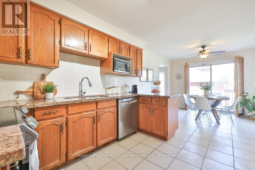 2411 Stoll Drive, Oakville, Ontario  L6J 7K9 - Photo 8 - W12474712