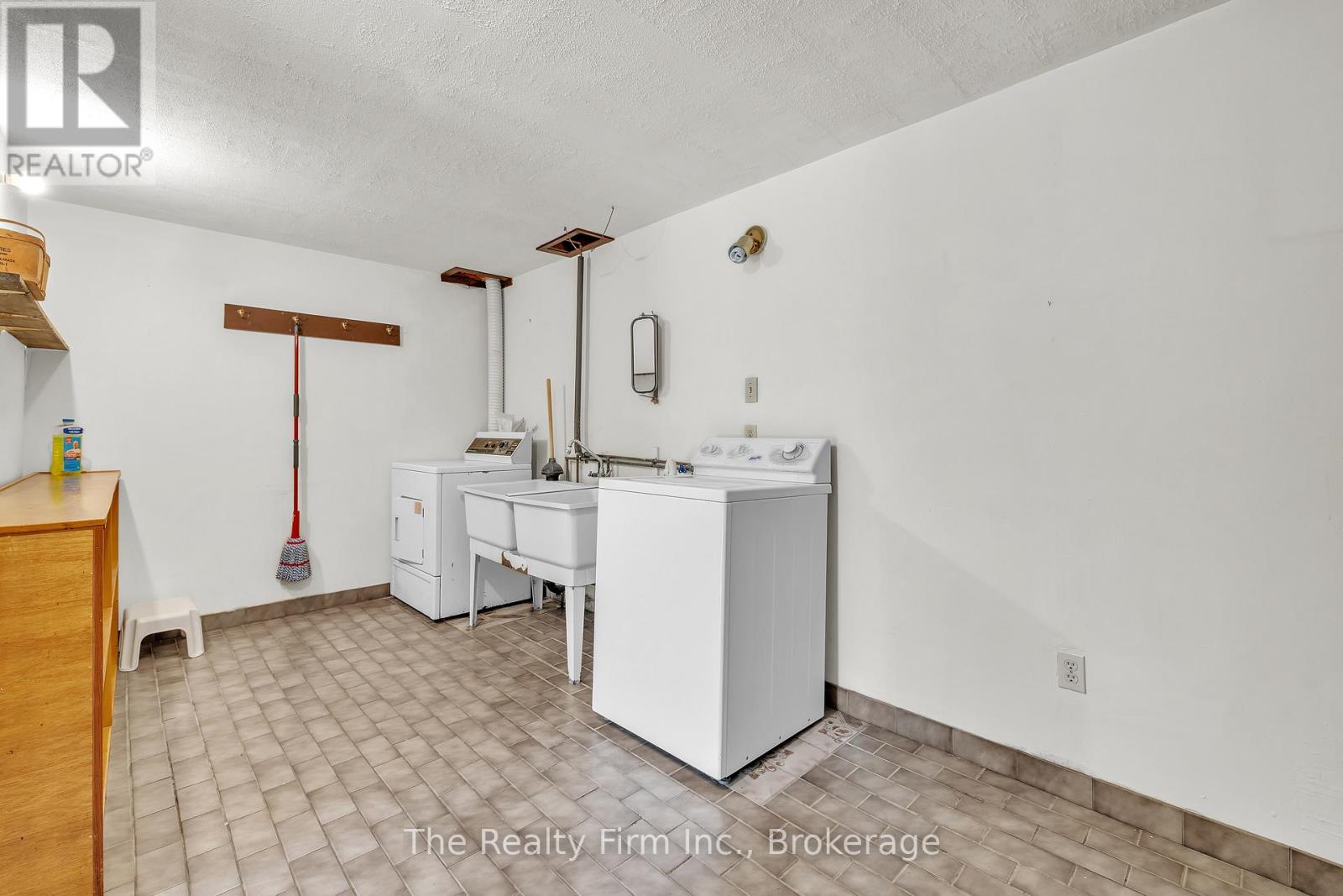 319 Robinson Street, Woodstock, Ontario  N4S 3B8 - Photo 26 - X12474705