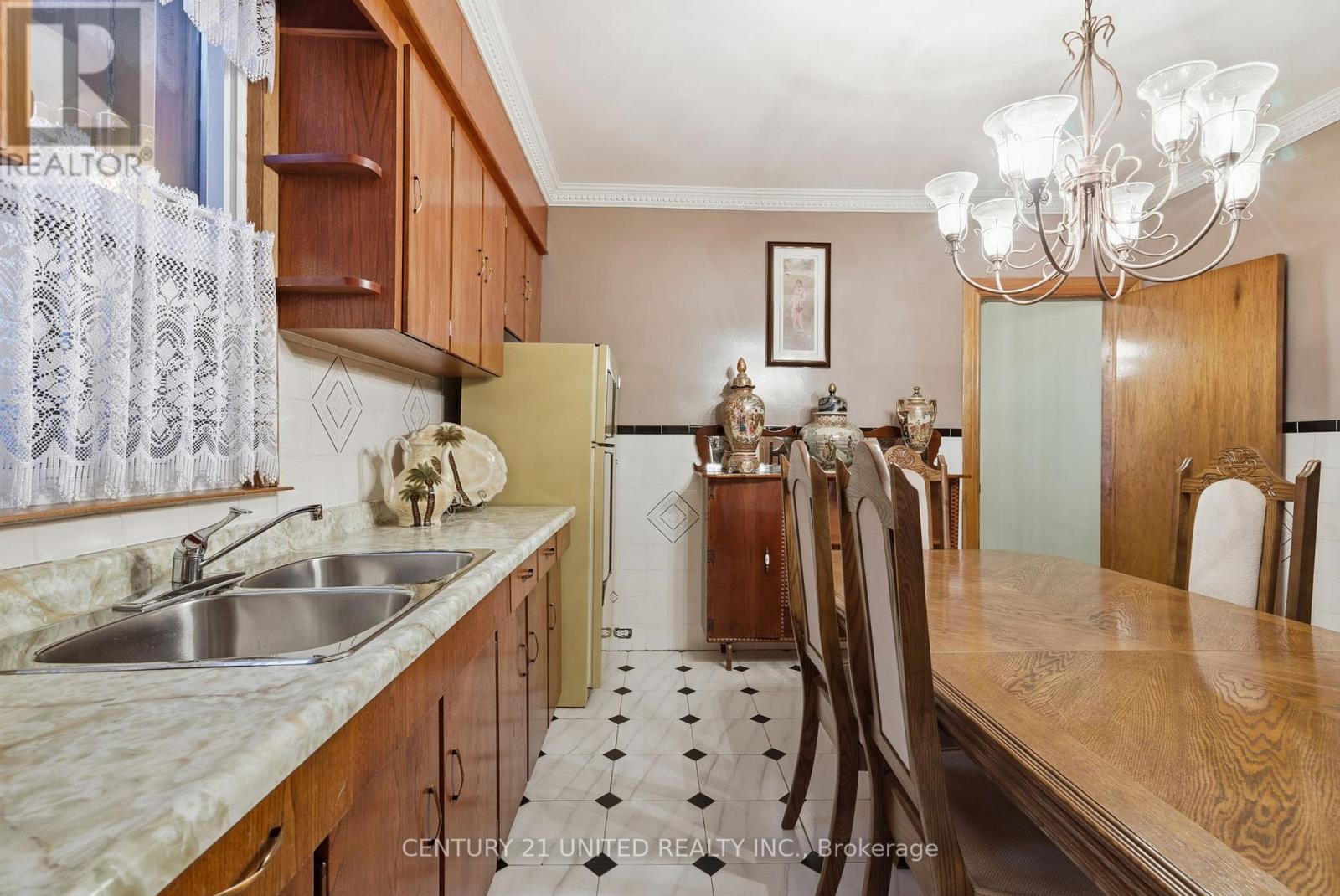 226 Palmerston Avenue, Toronto, Ontario M6J 2J4 - Photo 16 - C12474713