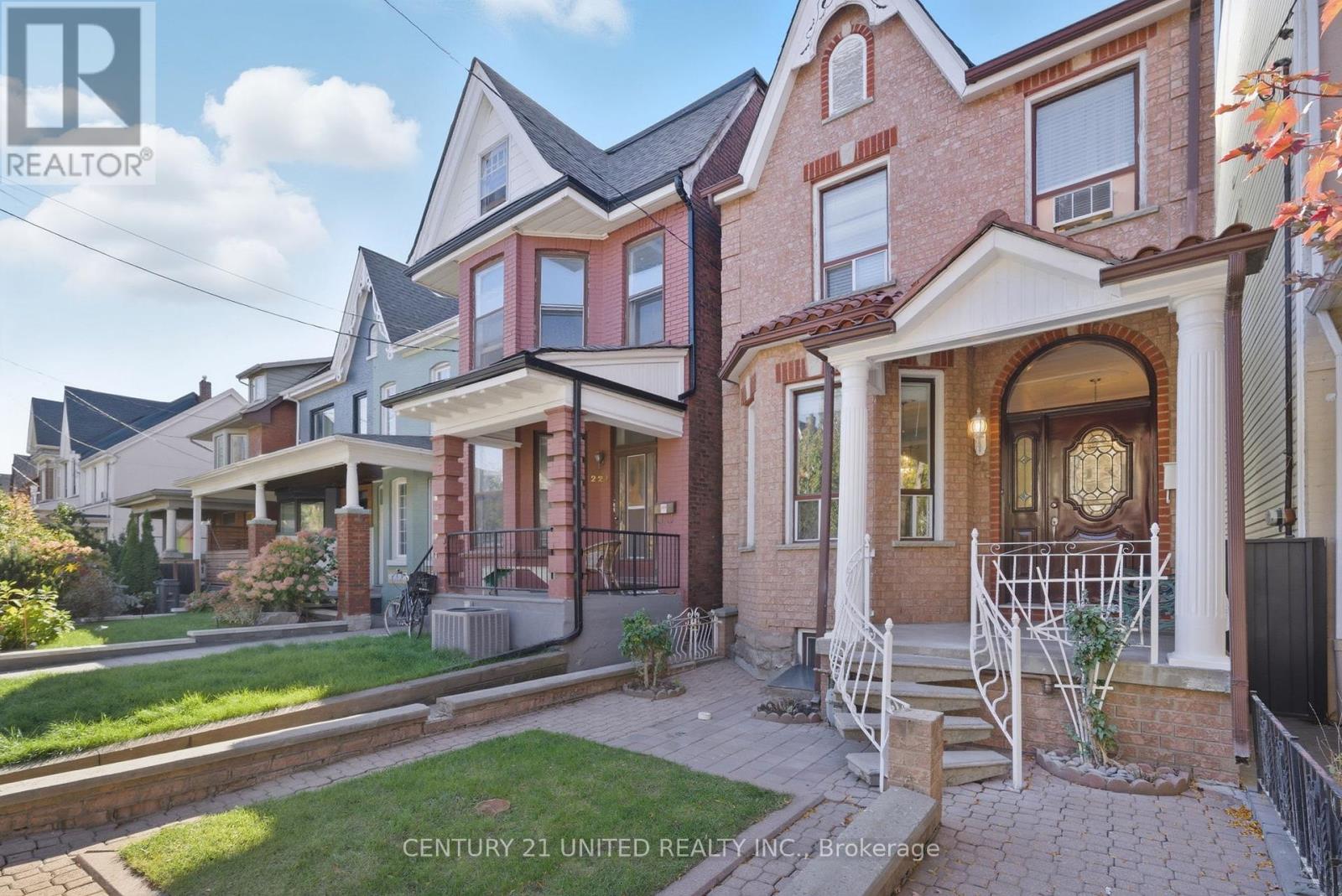 226 Palmerston Avenue, Toronto, Ontario M6J 2J4 - Photo 2 - C12474713