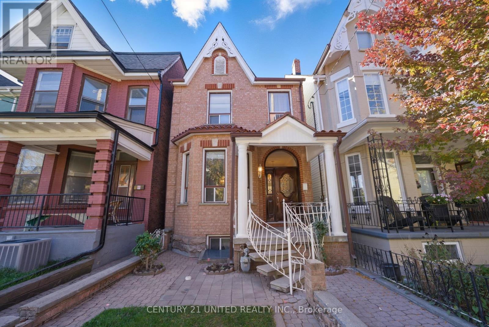 226 Palmerston Avenue, Toronto, Ontario M6J 2J4 - Photo 3 - C12474713
