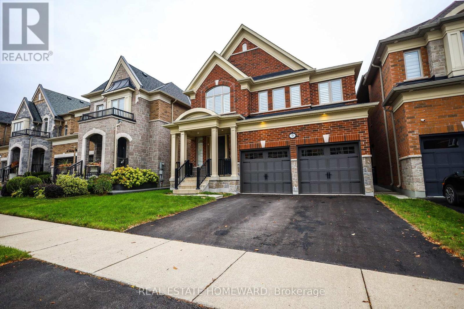 9 Dancing Waters Road, Brampton, Ontario  L6Y 6B5 - Photo 3 - W12474556
