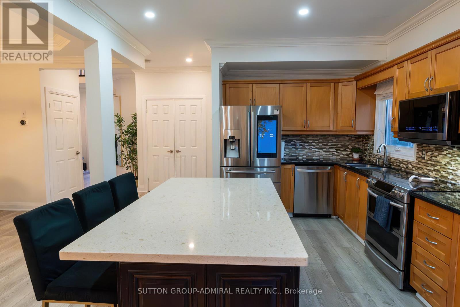 2415 Valley Heights Crescent, Oakville, Ontario  L6H 6X2 - Photo 12 - W12474576