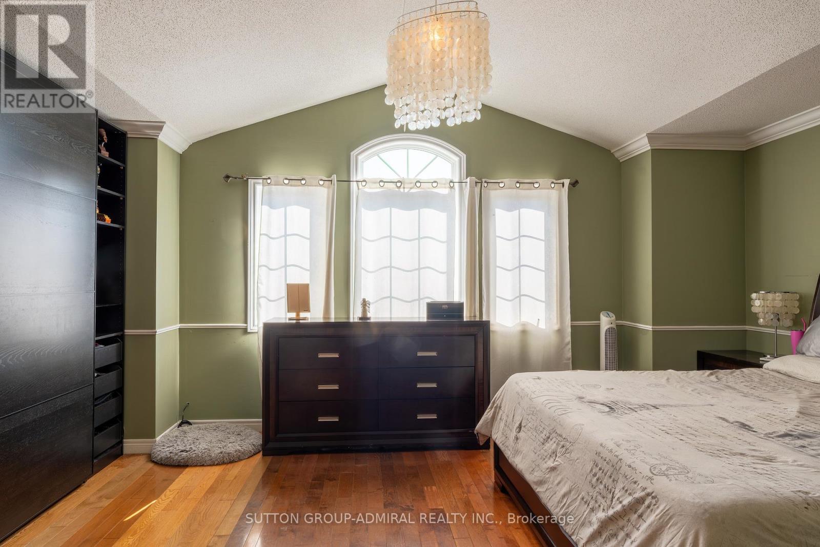 2415 Valley Heights Crescent, Oakville, Ontario  L6H 6X2 - Photo 22 - W12474576