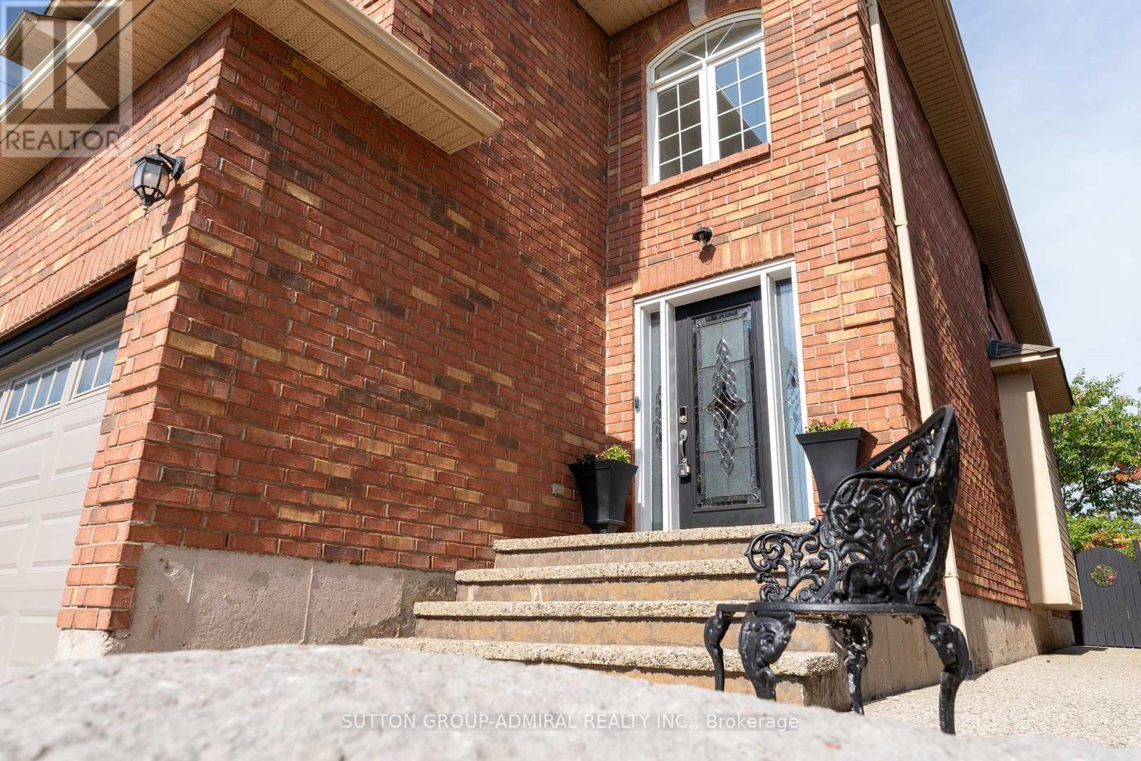 2415 Valley Heights Crescent, Oakville, Ontario  L6H 6X2 - Photo 3 - W12474576