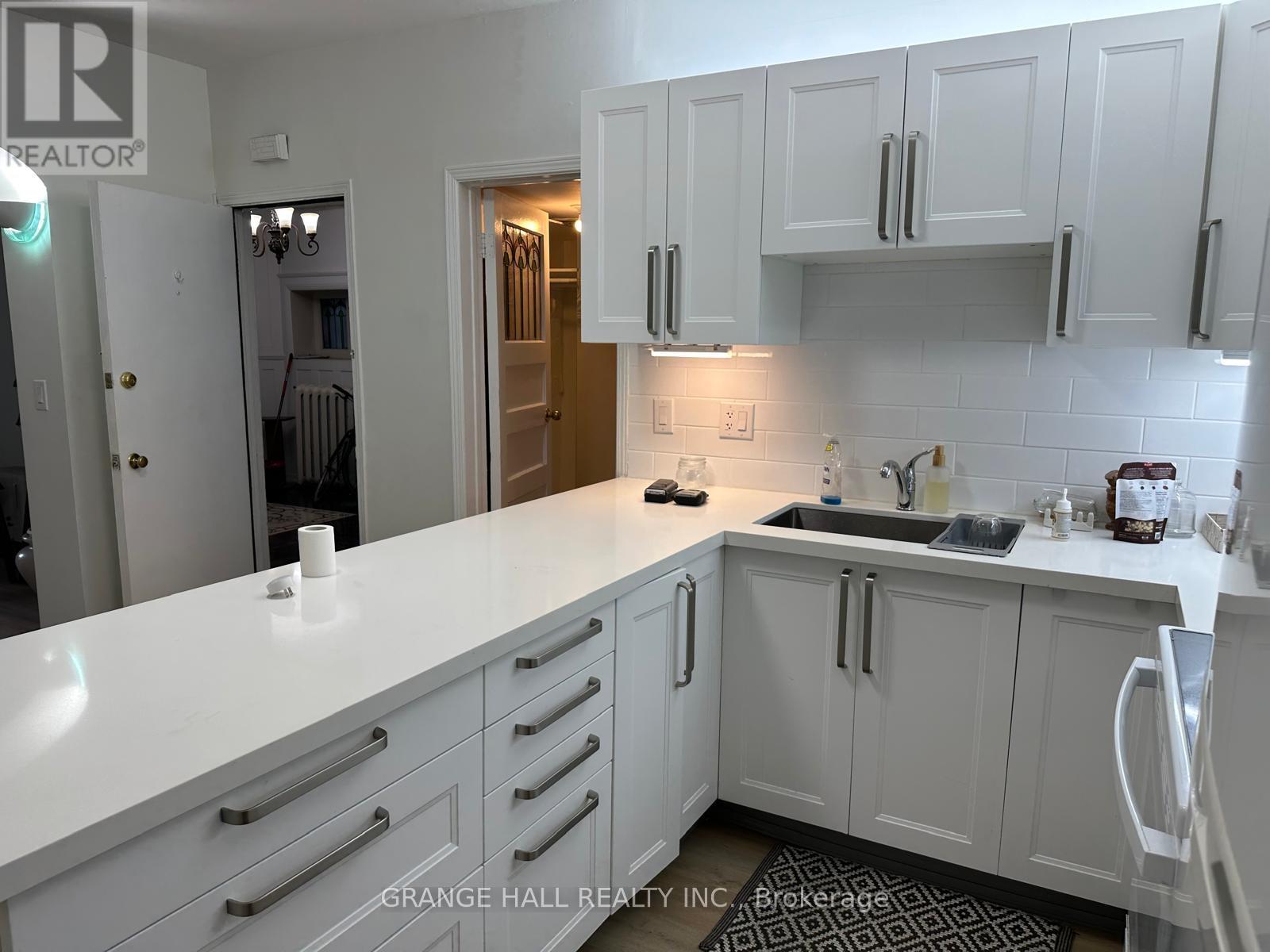189 Parkside Drive, Toronto, Ontario  M6R 2Z1 - Photo 12 - W12474589