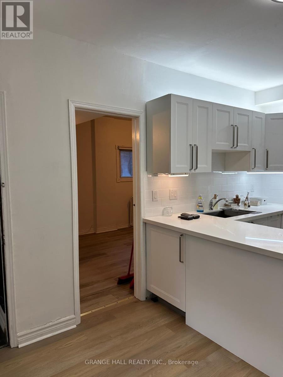 189 Parkside Drive, Toronto, Ontario  M6R 2Z1 - Photo 14 - W12474589
