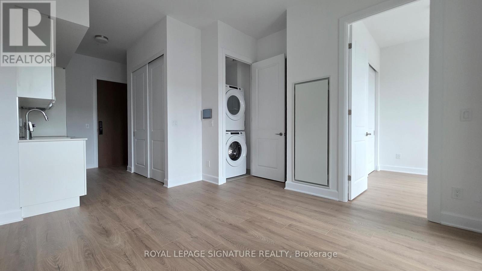 101 - 3240 William Coltson Avenue, Oakville, Ontario  L6H 0X1 - Photo 9 - W12474590