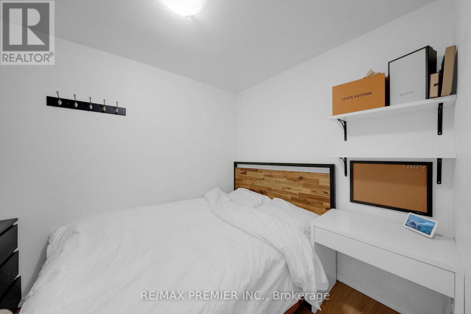 209 - 2095 Roche Court, Mississauga, Ontario  L5K 2C8 - Photo 11 - W12474630
