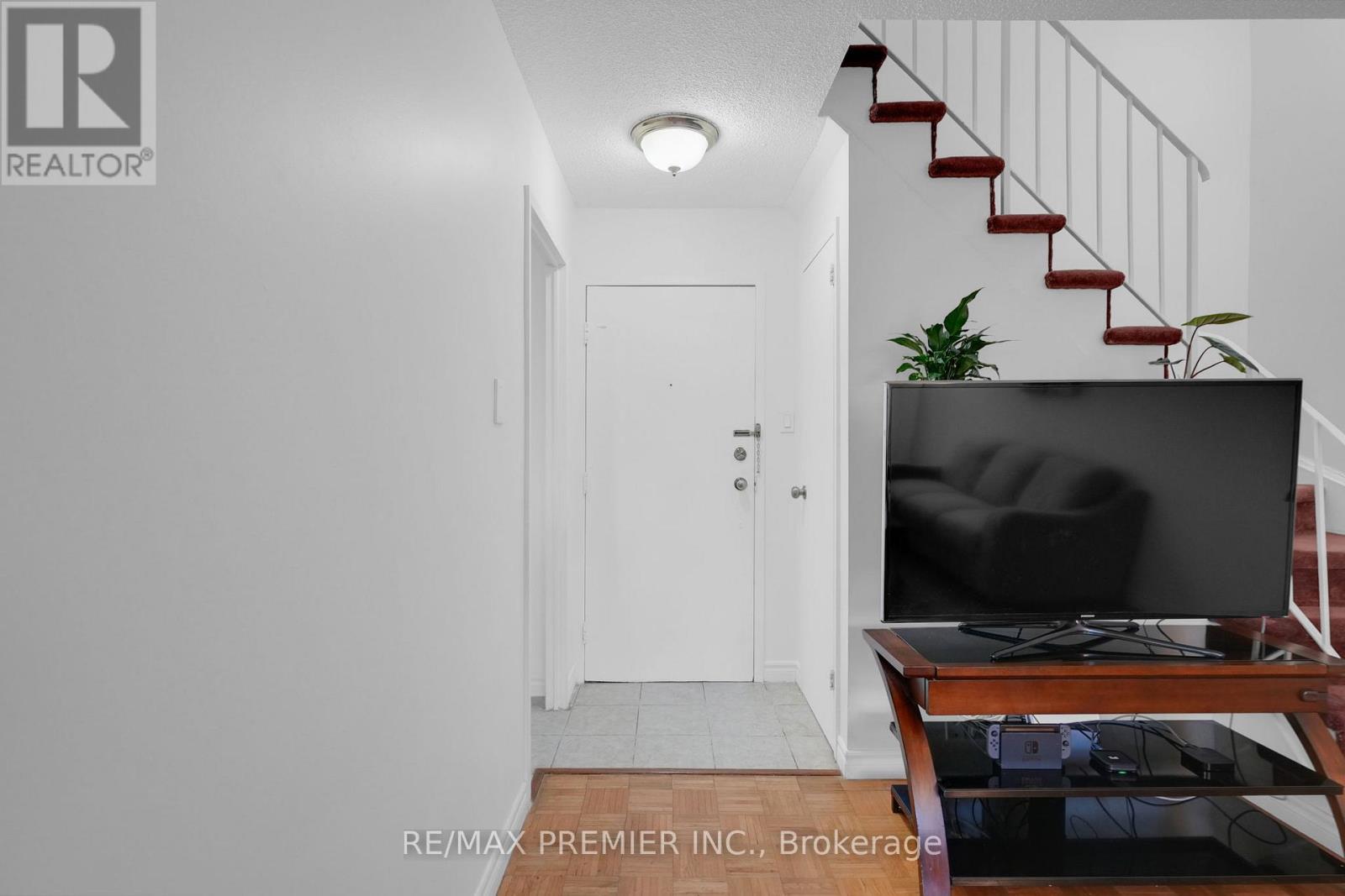 209 - 2095 Roche Court, Mississauga, Ontario  L5K 2C8 - Photo 14 - W12474630