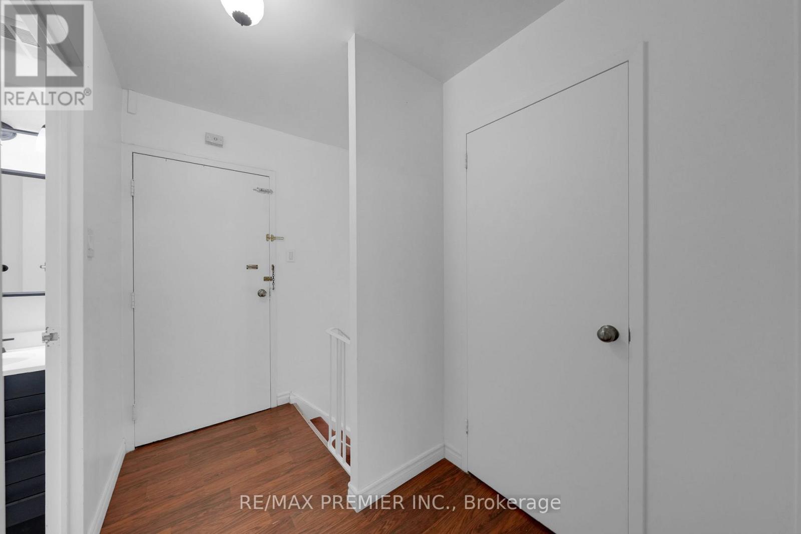 209 - 2095 Roche Court, Mississauga, Ontario  L5K 2C8 - Photo 16 - W12474630