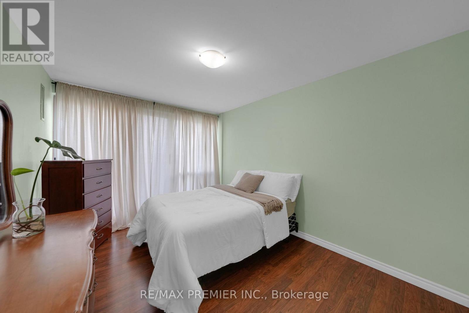 209 - 2095 Roche Court, Mississauga, Ontario  L5K 2C8 - Photo 17 - W12474630