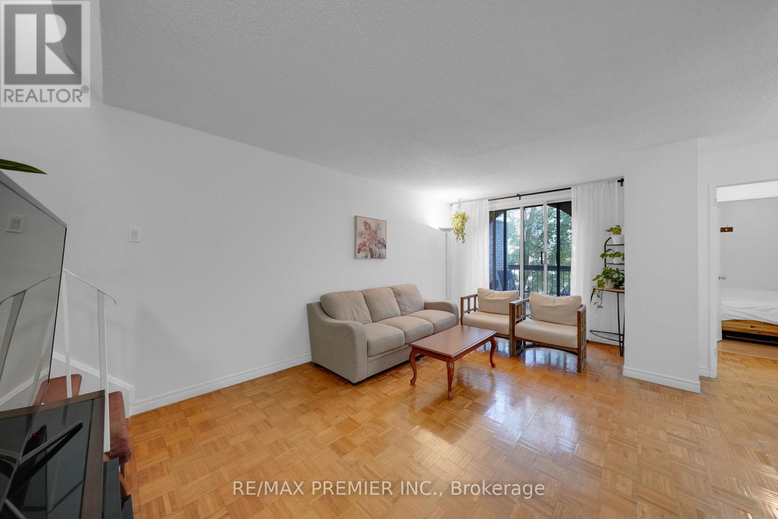 209 - 2095 Roche Court, Mississauga, Ontario  L5K 2C8 - Photo 2 - W12474630