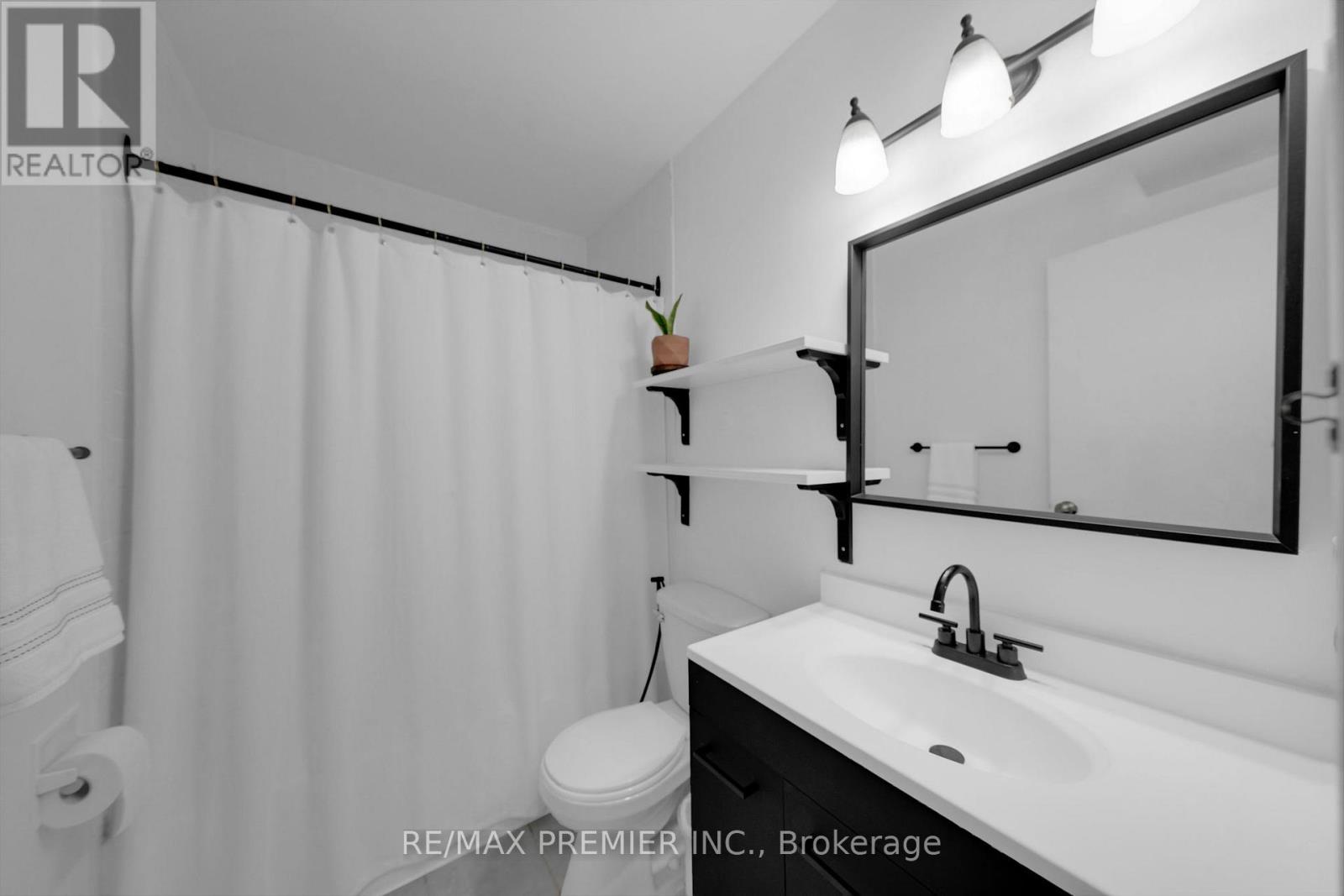 209 - 2095 Roche Court, Mississauga, Ontario  L5K 2C8 - Photo 22 - W12474630