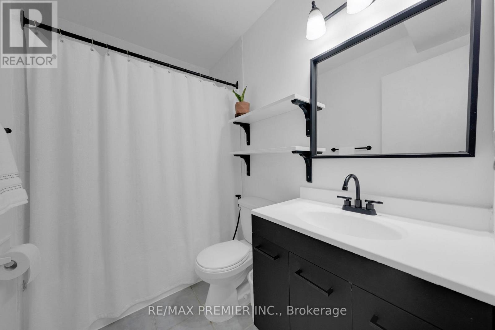 209 - 2095 Roche Court, Mississauga, Ontario  L5K 2C8 - Photo 23 - W12474630