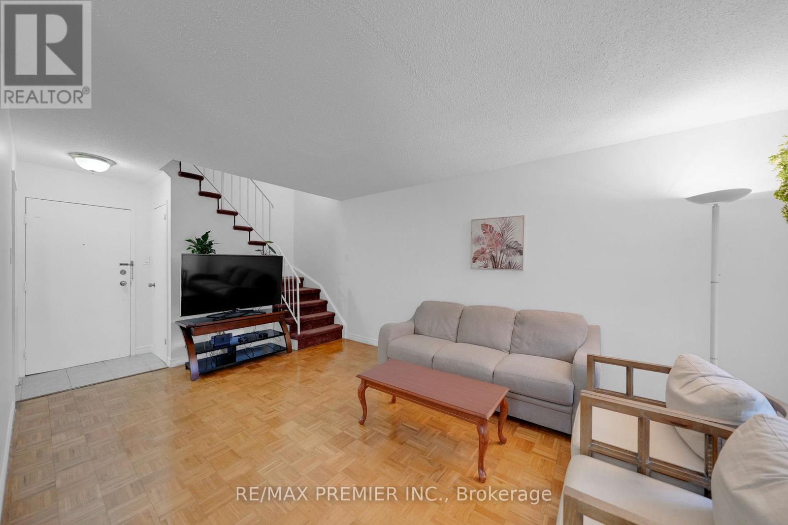 209 - 2095 Roche Court, Mississauga, Ontario  L5K 2C8 - Photo 3 - W12474630