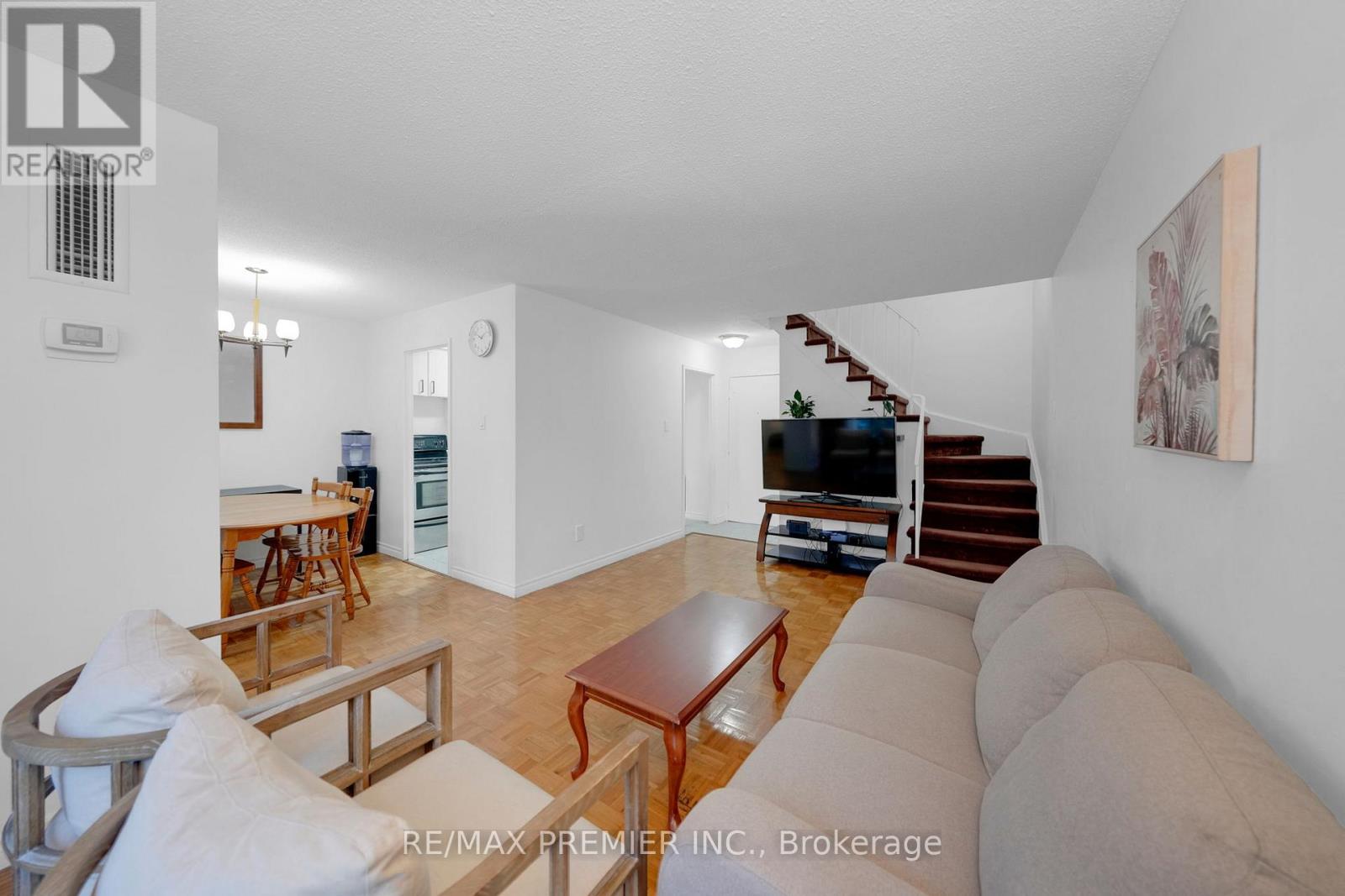 209 - 2095 Roche Court, Mississauga, Ontario  L5K 2C8 - Photo 4 - W12474630