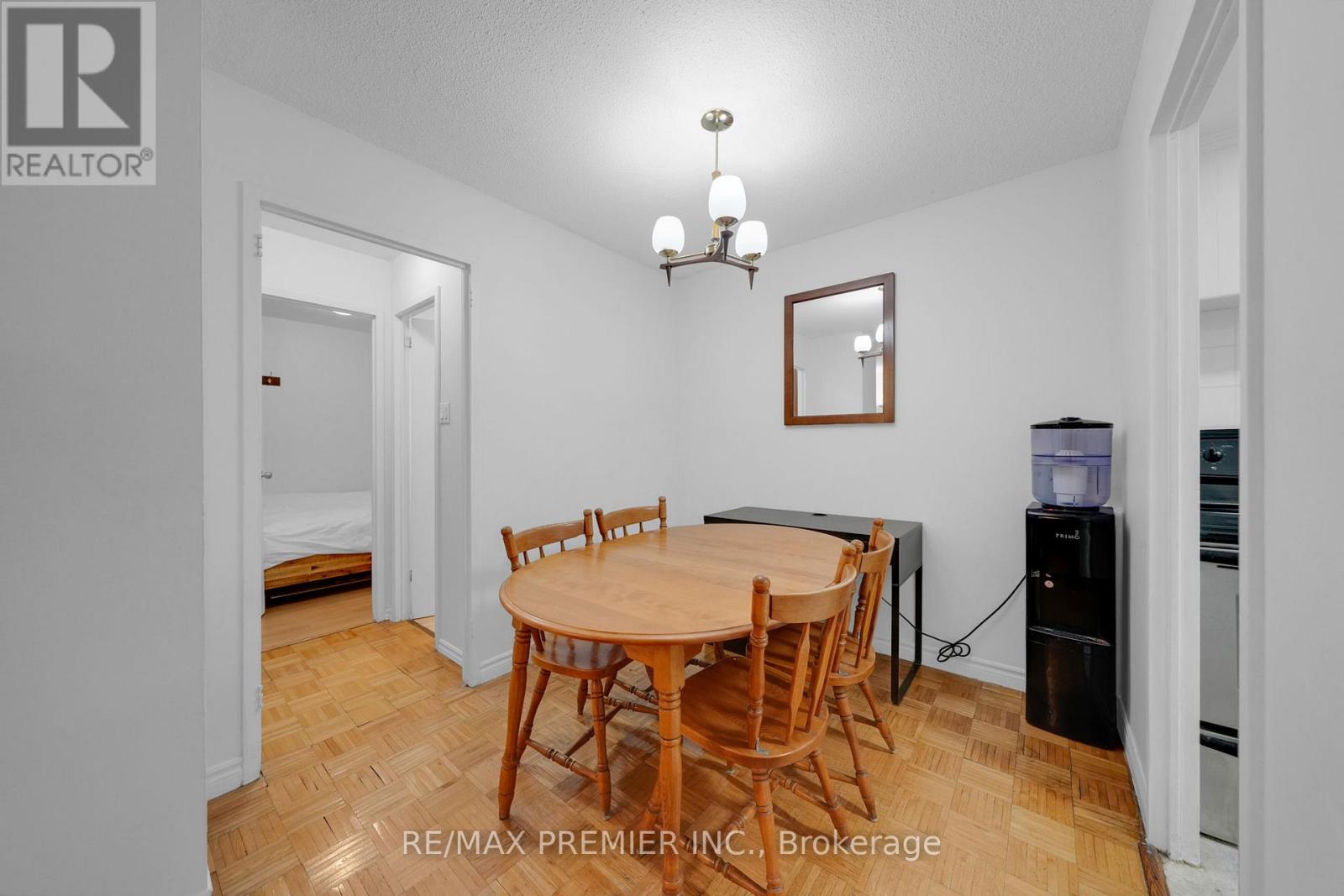 209 - 2095 Roche Court, Mississauga, Ontario  L5K 2C8 - Photo 5 - W12474630