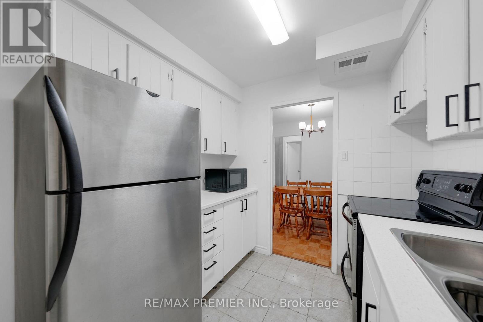 209 - 2095 Roche Court, Mississauga, Ontario  L5K 2C8 - Photo 7 - W12474630