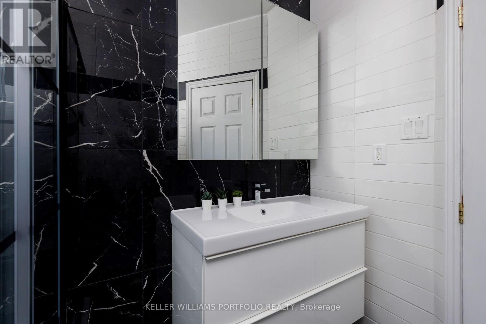 165 Galley Avenue, Toronto, Ontario  M6R 1H3 - Photo 27 - W12474643