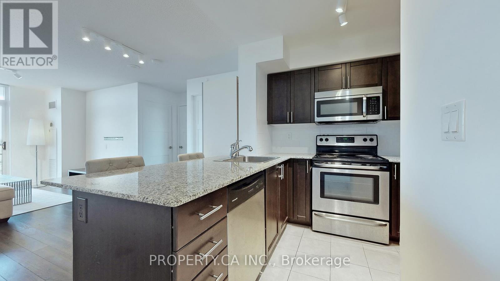 711 - 812 Lansdowne Avenue, Toronto, Ontario  M6H 4K5 - Photo 19 - W12474649