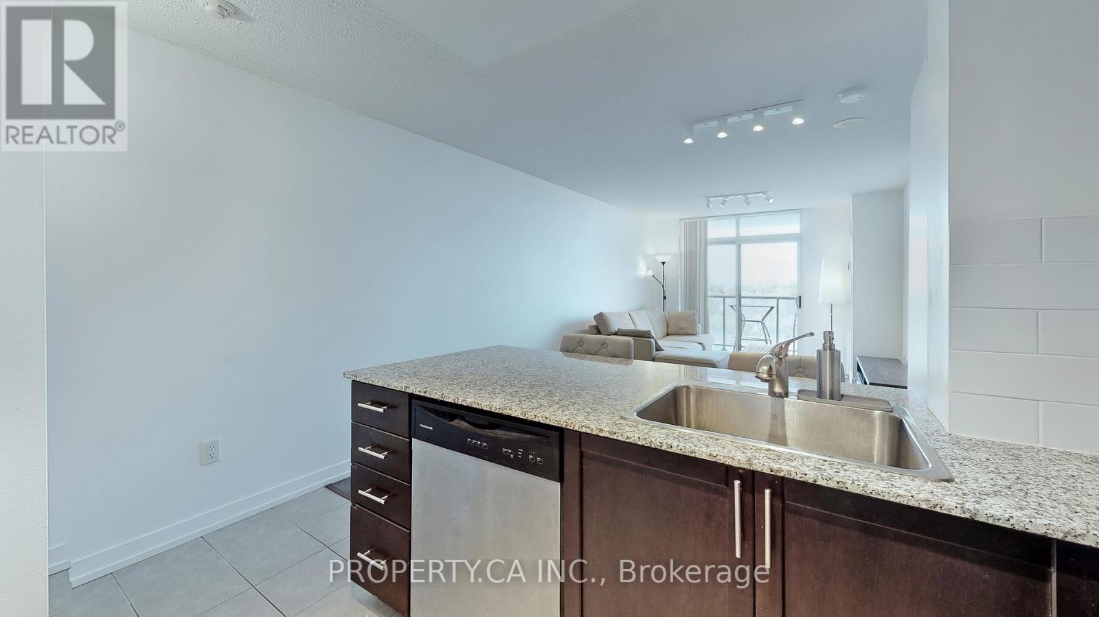 711 - 812 Lansdowne Avenue, Toronto, Ontario  M6H 4K5 - Photo 21 - W12474649