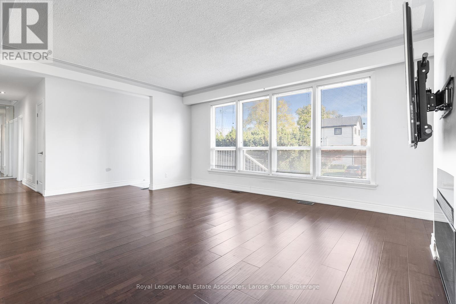 Upper - 453 Brookside Drive, Oakville, Ontario  L6K 1R2 - Photo 10 - W12474679