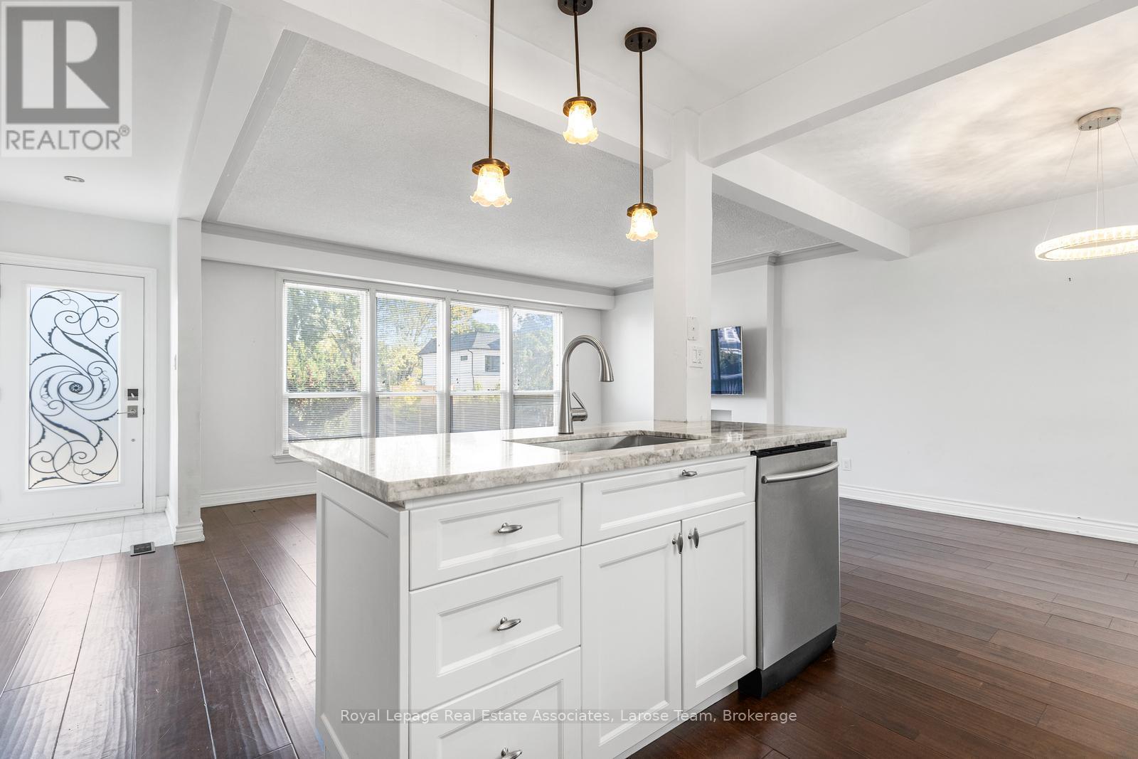 Upper - 453 Brookside Drive, Oakville, Ontario  L6K 1R2 - Photo 14 - W12474679