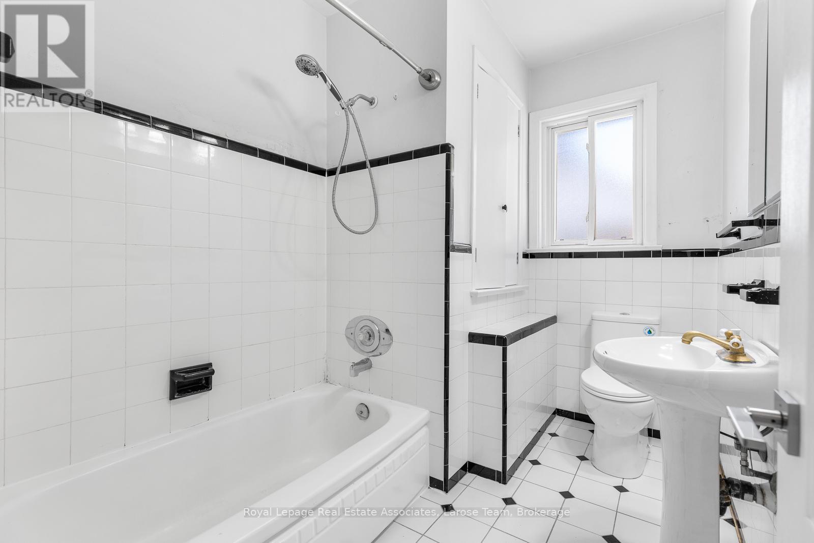 Upper - 453 Brookside Drive, Oakville, Ontario  L6K 1R2 - Photo 21 - W12474679